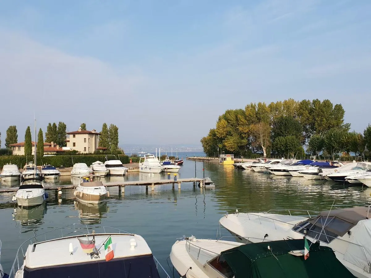 Deluxe Apartments Garda Sirmione 0*,